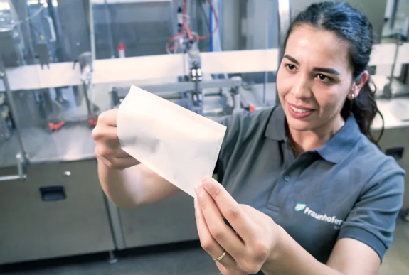 Kağız qablaşdırmanın yapışqansız lazerlə möhürlənməsi texnologiyası